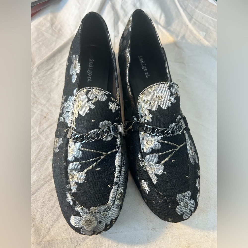 Indigo Rd black women’s embroidered loafers size 8.5 still in the box
